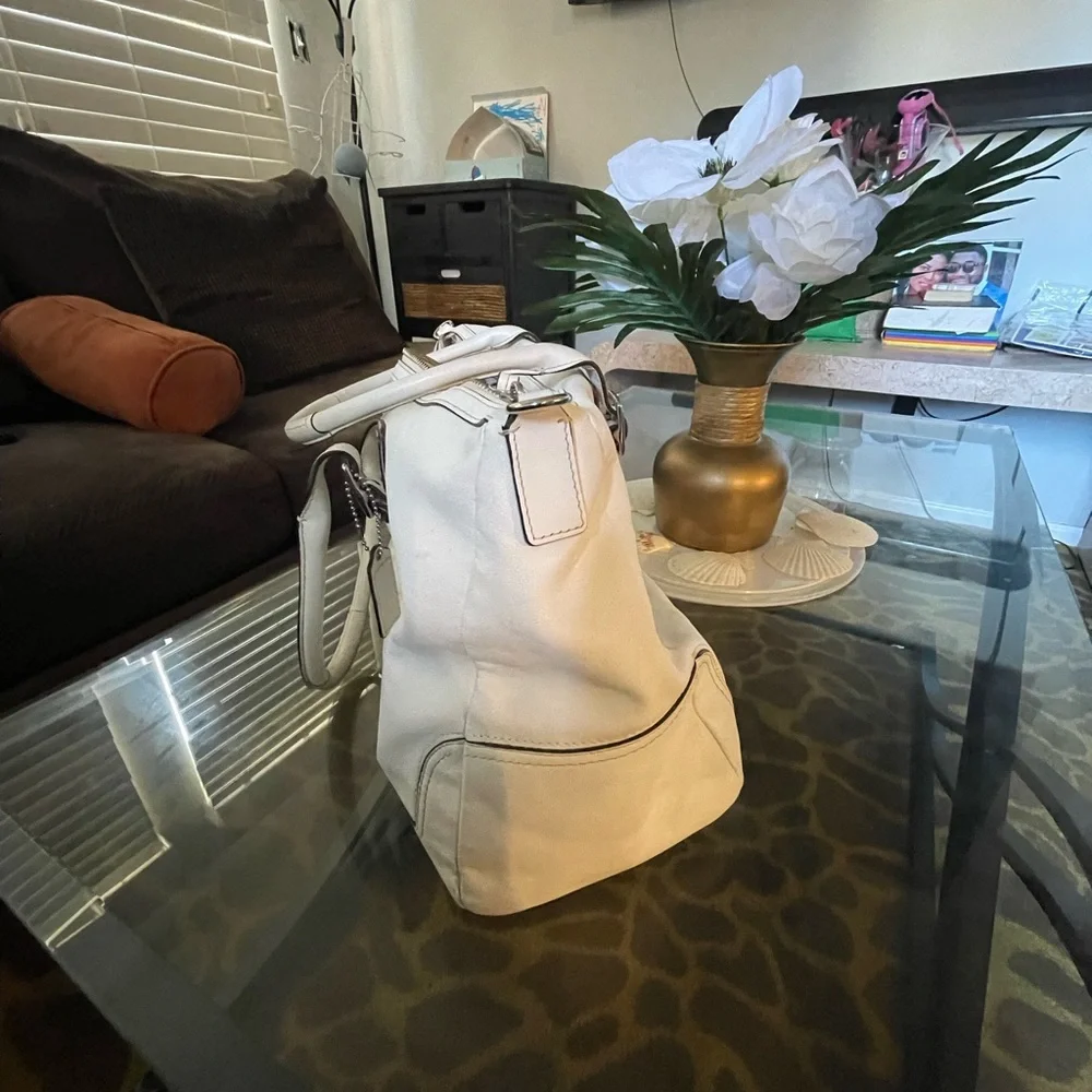 Vintage White Coach bag - Picture 2 of 4